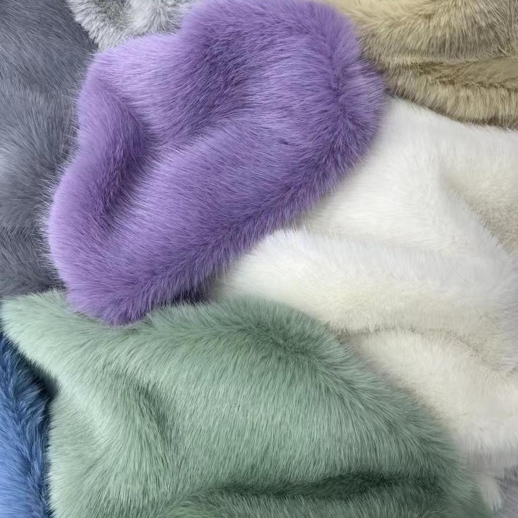 Silver Fox Eco-friendly Plush Fur Fabric for Clothing, Outerwear, Luggage, Shoes, and Hats