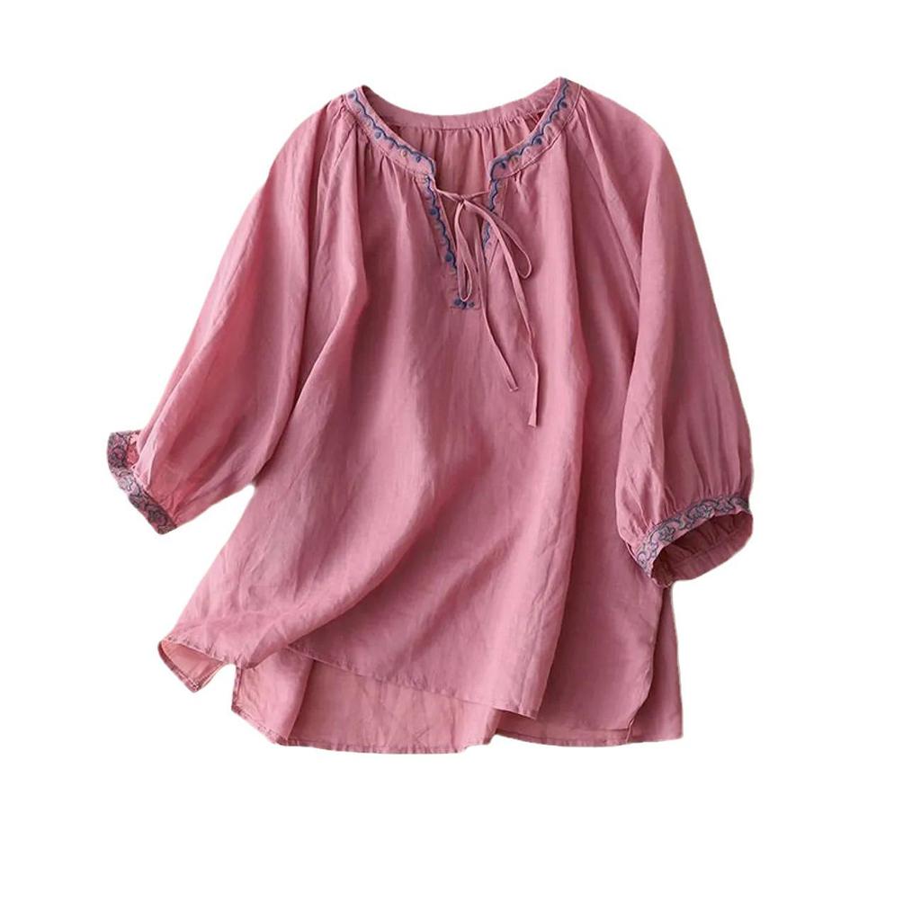 Damen Baumwoll- & Leinen besticktes V-Ausschnitt Sommeroberteil mit Dreiviertelärmeln und Bindekragen.