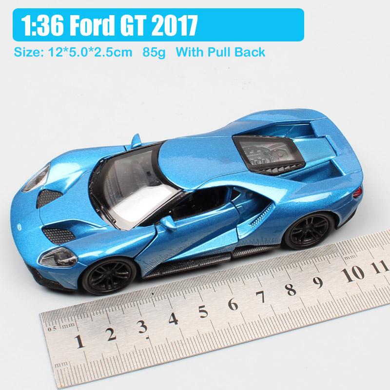 Model auta Ford GT v měřítku 1/36, stahovací autíčko s otevřenými dveřmi pro děti Batole Kluci Dívčí Dárková kolekce