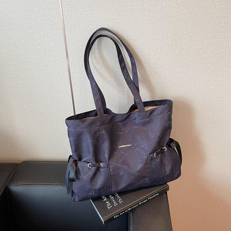 

New casual large-capacity tote bag versatile portable commuter college student class shoulder bag чорний