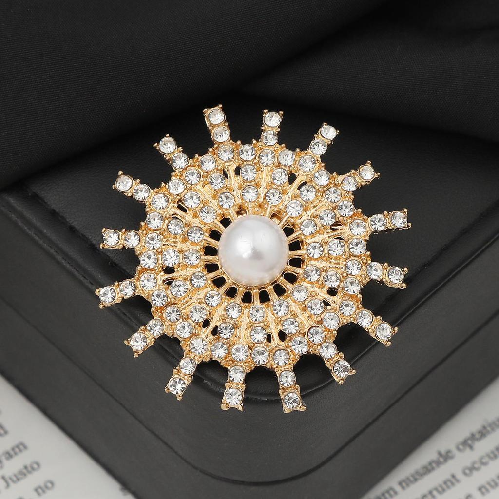 Elegant Versatile Light Luxury Corsage Brooch with Niche Design - Anti-Exposure Pin