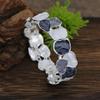 Enamel-colored Square Geometric Elastic Bracelet for Ladies, Stylish and High-end, with Irregular Square-shaped Design.
