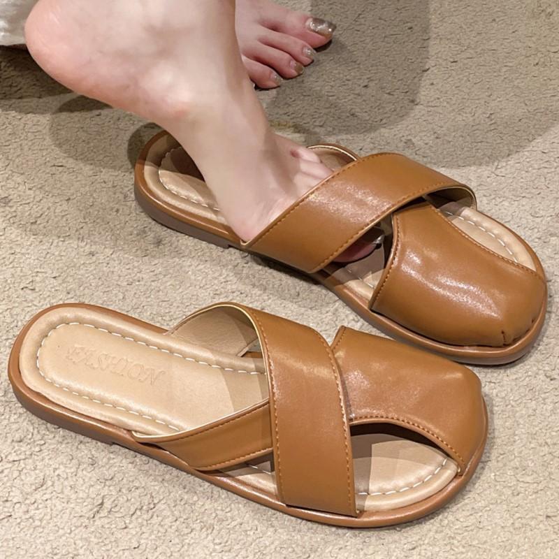 Fashion 2025 Summer Stylish Unique Design Flat Sole Enclosed Toe Half Slipper Women Bohemian Inspired Anti Slip Perfect for Outdoor Wear