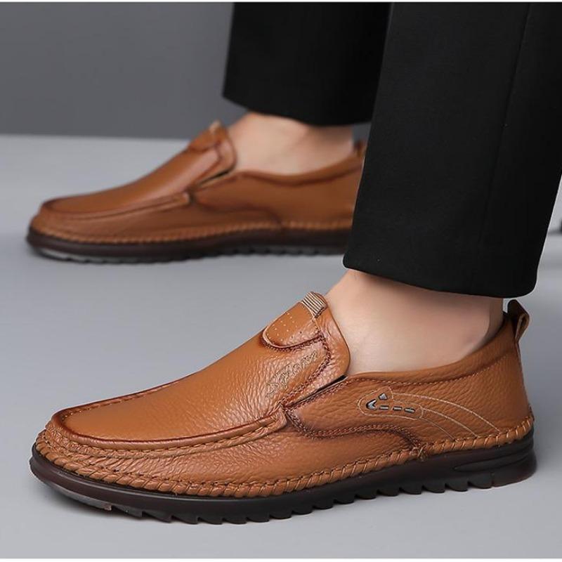 Fashion New Designer Slip-on Men's Dress Loafers Spring Autumn Soft-soled Male Driving Shoes Fashion Solid Color Leather Shoes Male