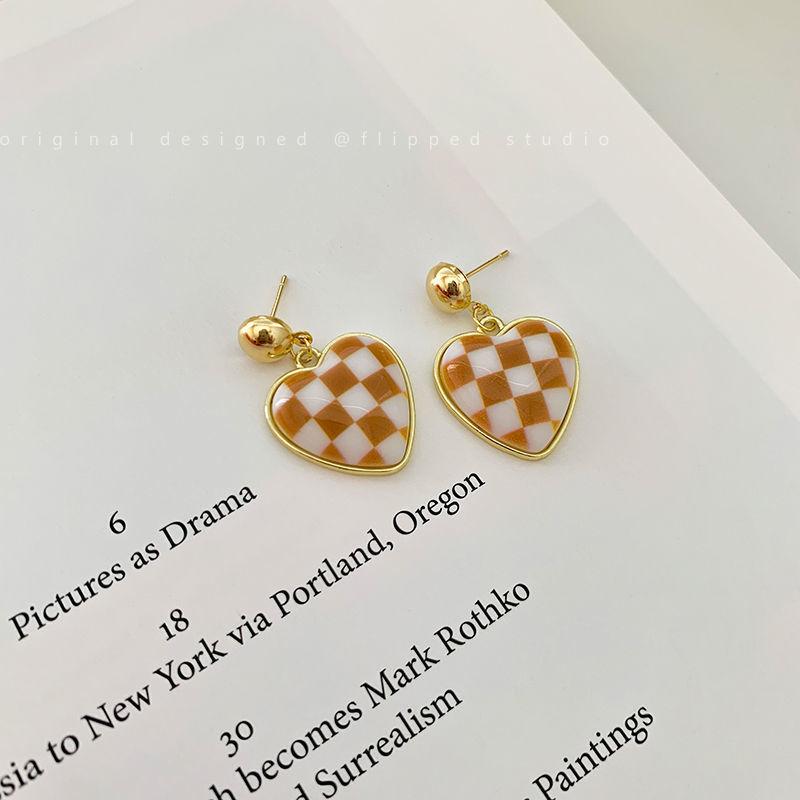S911 Silver Needle Love Chessboard Plaid Earrings New Fashion Simple Personality Earrings Korean Temperament Internet celebrity earrings
