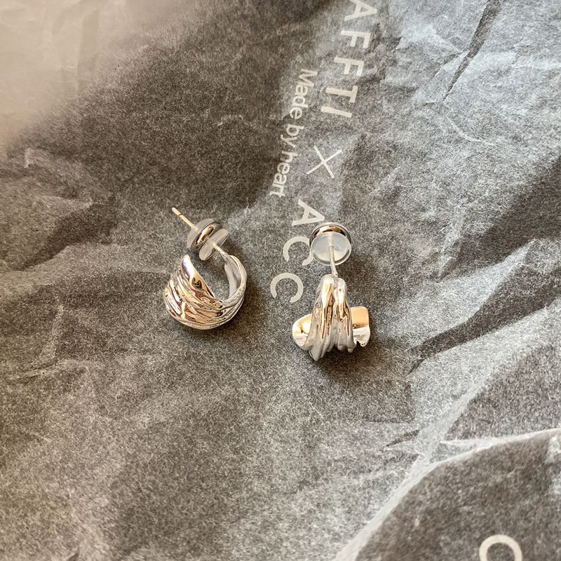 

New Style Silver Needle European and American Metal Silver Unique Personality Earrings for Women, High-End Light Luxury Niche Earrings and Accessories Silver Small
