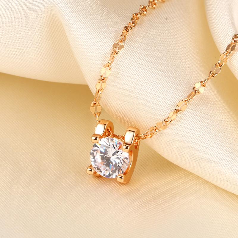 Explosive Gold-plated Seiko Four-claw Single Diamond Super Flash Zircon Necklace Light Luxury Clavicle Chain
