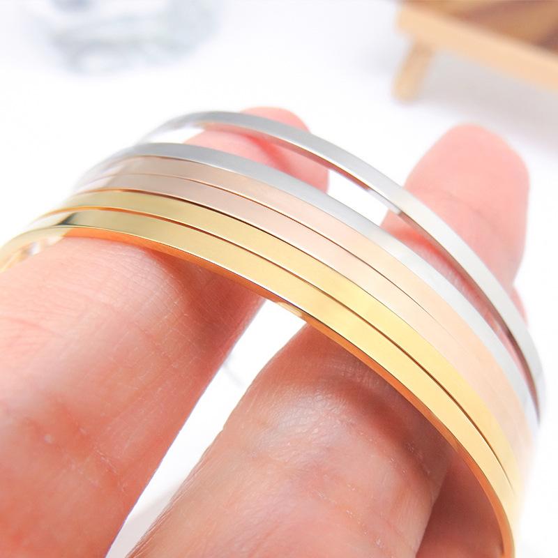 Minimalist C-shaped Large Circle High-end Steel Needle Earrings