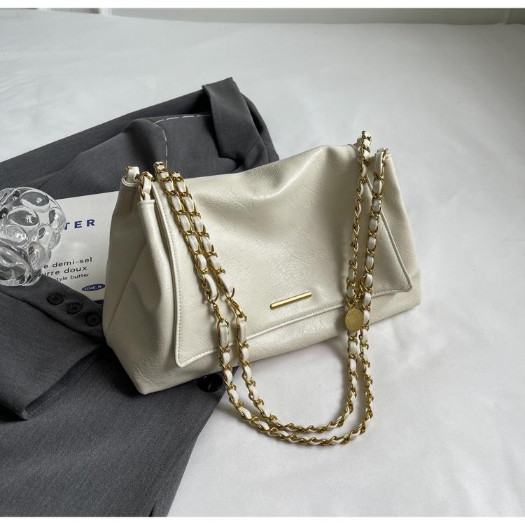 2025 autumn and winter new product retro trendy large capacity underarm tote bag women's simple versatile chain shoulder messenger bag