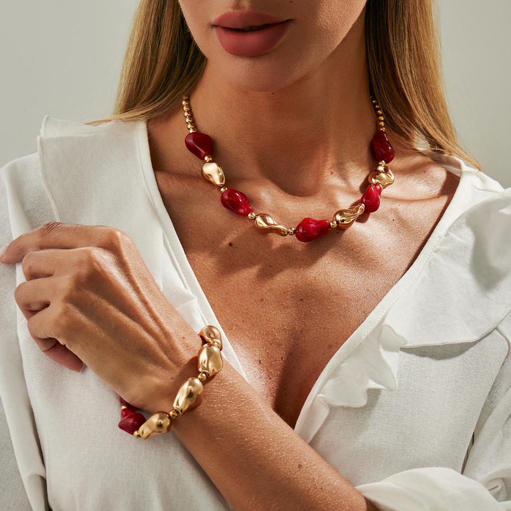 Design Sense Special-Shaped Resin Beaded Collarbone Necklace, Fashionable Imitation Jade Stacked Necklace Bracelet