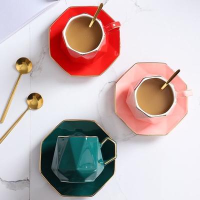 Eenvoudige koffiekop en schotel in Scandinavische stijl, tweedelige set, diamantvormige keramische kop, waterkop, afternoon tea, melkkop
