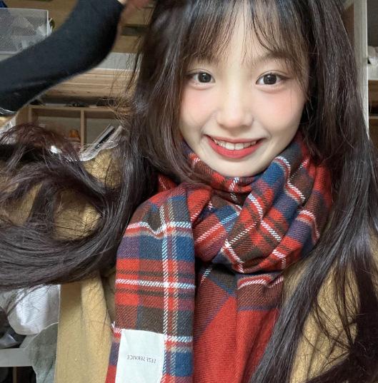 Plaid scarf female Korean atmosphere warm new dry powder autumn and winter Korean version soft fringed shawl