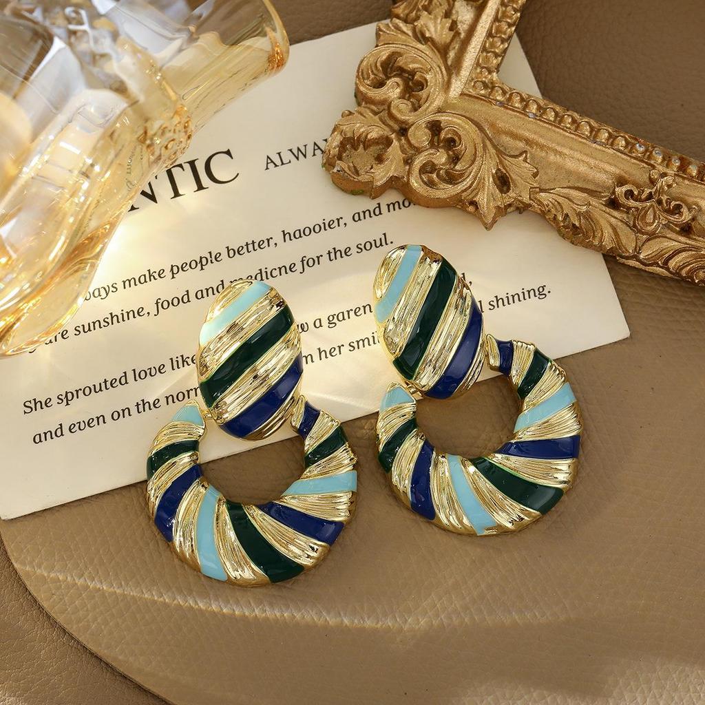 European Style Color-Blocked Circle Drop Earrings: Retro High-End Metal Design