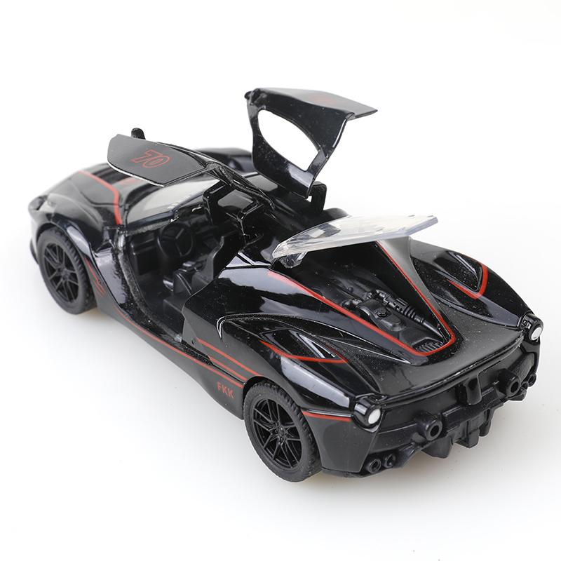 (Bagged) 1:36 Alloy Pullback Racing Car Simulation Toy, Cool Three-Door Racing Car, Children's Toy.
