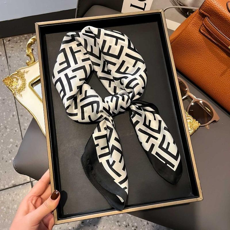 Zhang Ruonan silk scarf women's spring and summer new fashion retro accessories scarf neck high-end small square scarf