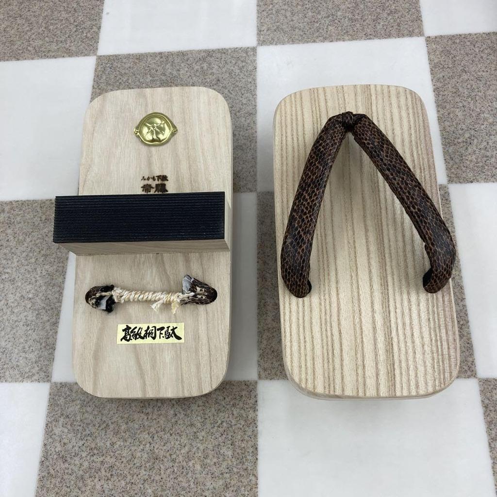 Single-legged geta sandals, Tenichi Tengu geta T-52. "Awa paulownia wood geta/Tengu geta" for experiential training. In-stock item. Brown snake-patter