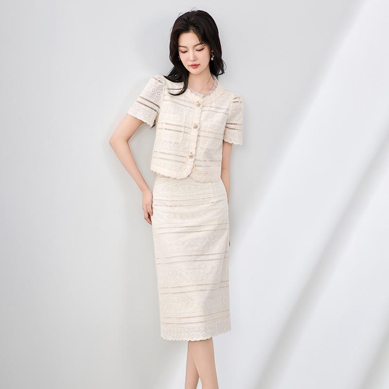 High-End Französischer Stil Ausgeschnittene Stickerei Top & Halber Rock Set