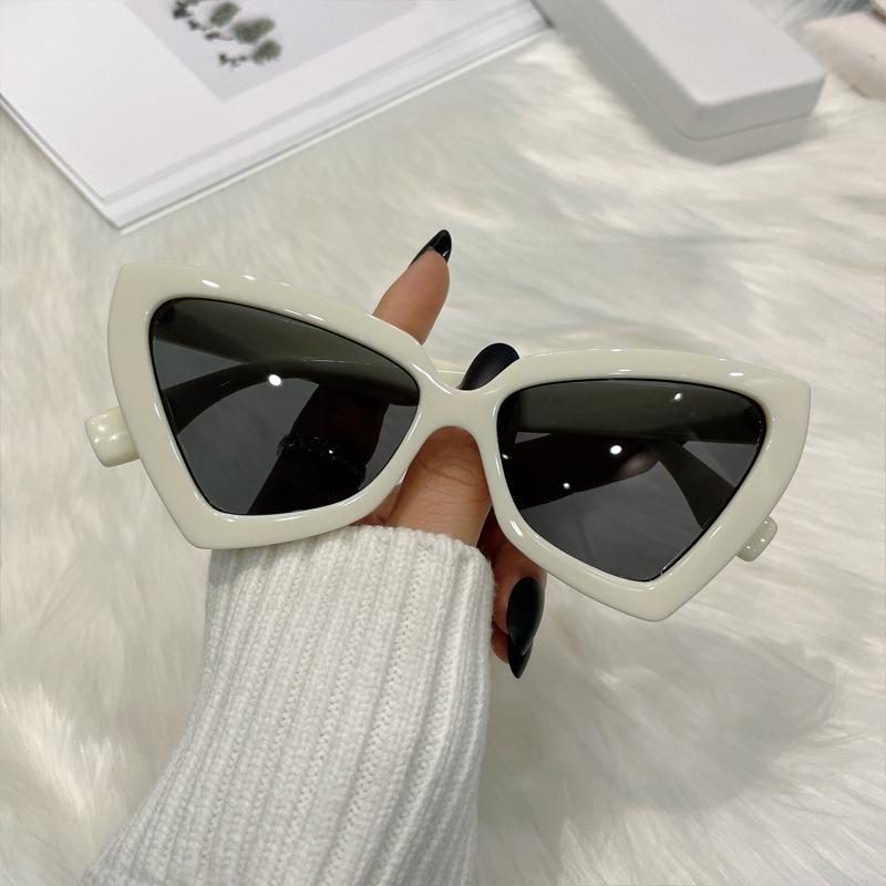 New Large Frame Retro Triangular Sunglasses Personalized Black Hip-hop Sunglasses UV Resistant Cat Eyes Trendy Women's Glasses