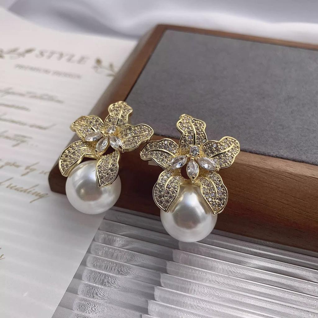 Temperament Flower Imitation Pearl Stud Earrings Women Luxury Inlaid Sparkling CZ Stone Fashion Wedding Bride Jewelry Wholesale