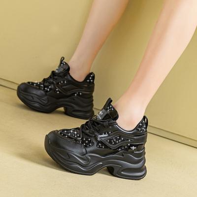 Frühlings- und Sommer-Damenschuhe neu mit innerer Erhöhung, Damen-Plateauschuhe mit dicker Sohle, kleine lässige Netzschuhe mit Strass