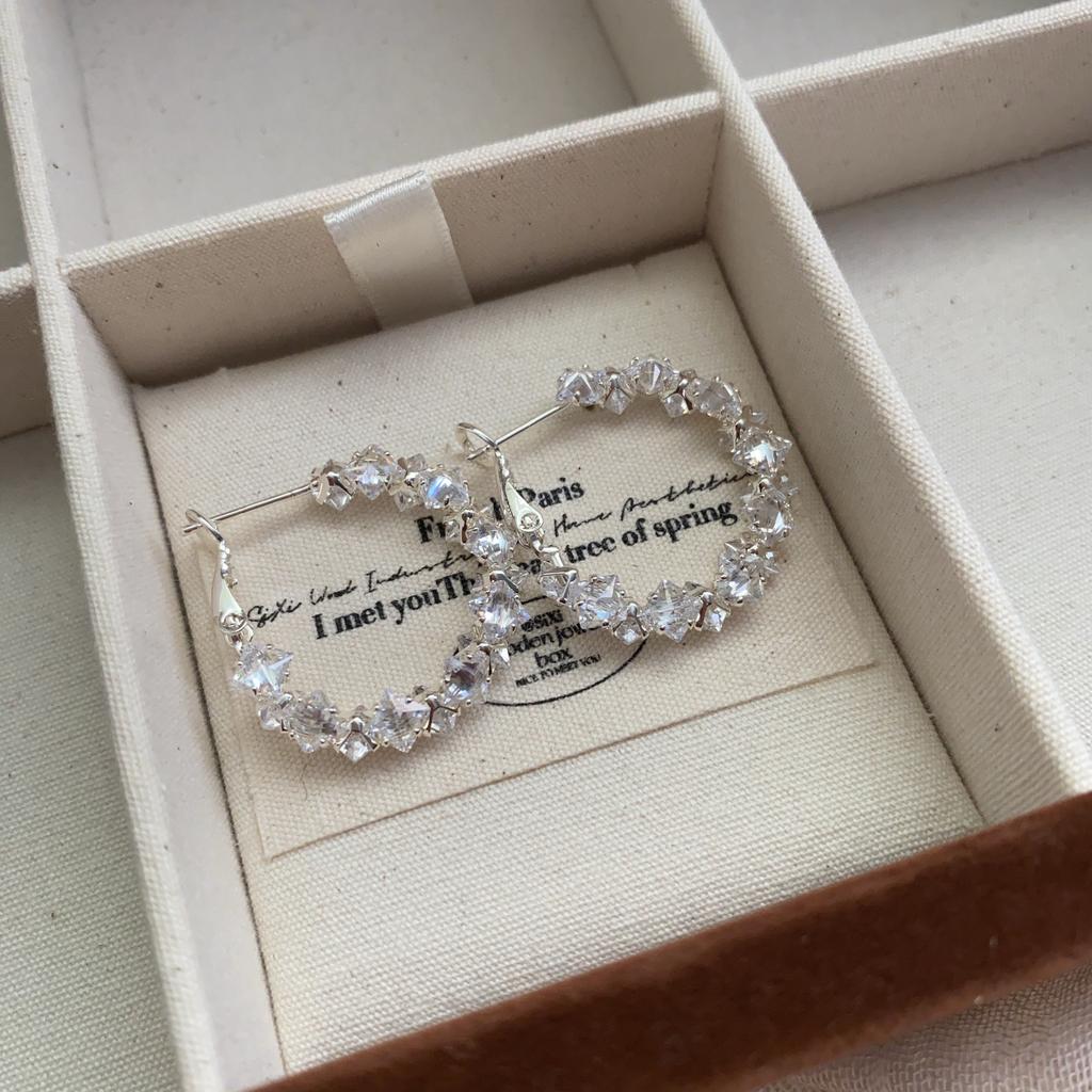 Diamond-Set Super Flash Crystal Earrings, Simple Temperament, Light Luxury Fashion, Versatile Ear Buckles, Niche High-End Earrings, Women
