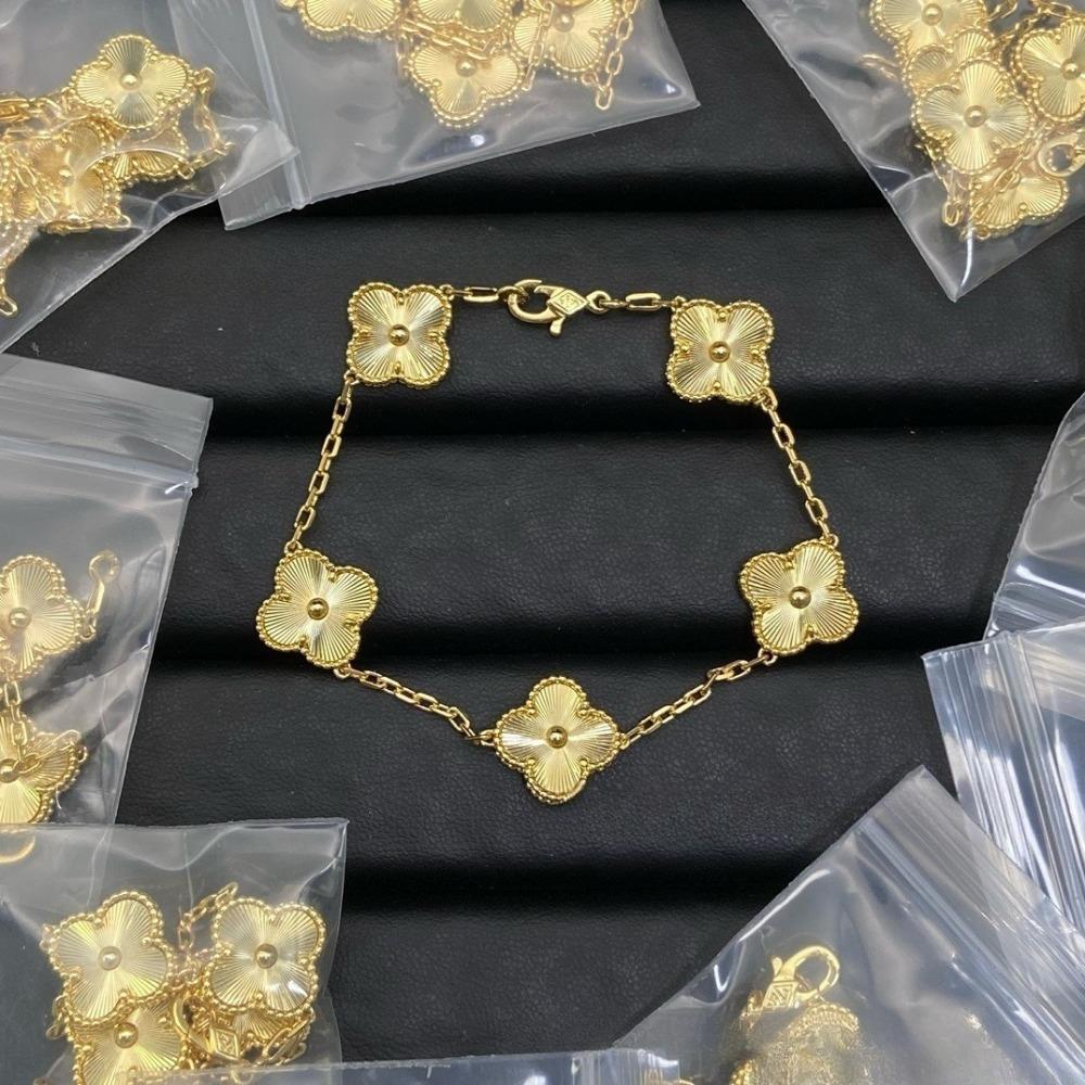 Hochwertiger roter Chalcedon Laser vierblättriges Kleeblatt fünfblütiges Armband 18K Roségold leichter Luxusschmuck Geschenk für Freundin