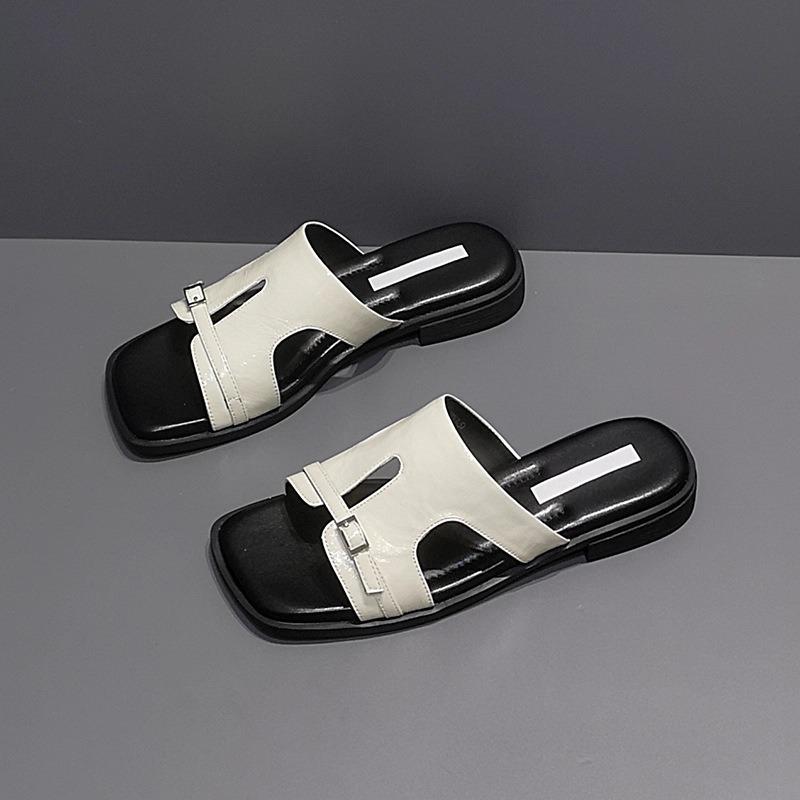 New Versatile Women's Shoes Flat and Soft-soled Beach Slippers and Sandals