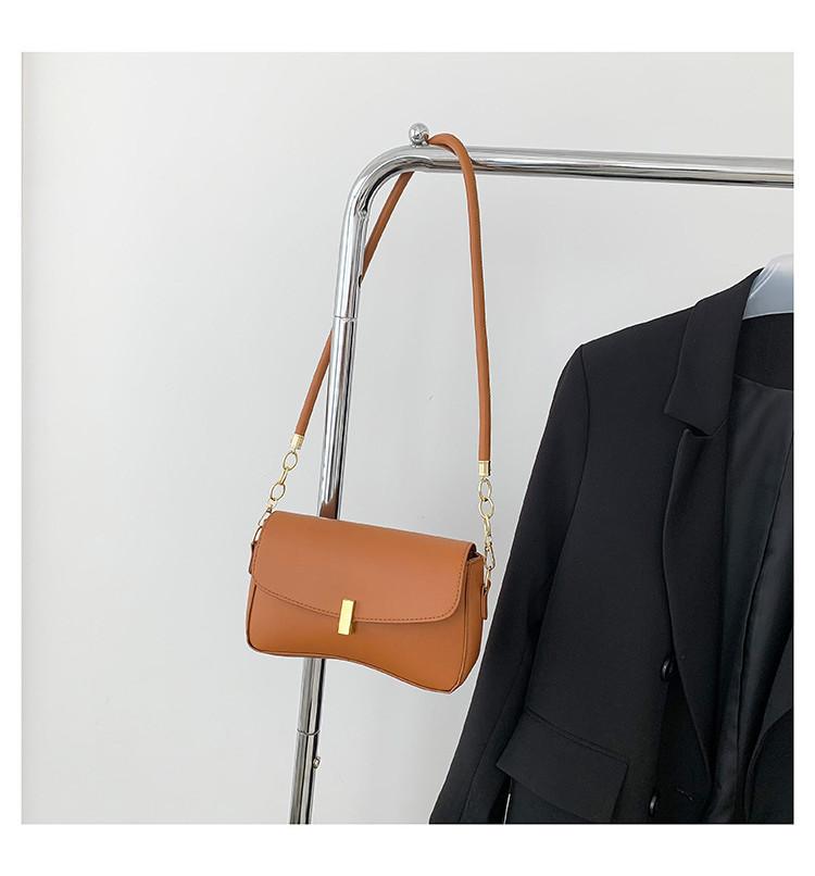 Urban Chic Medium-sized Black/white/khaki/light Brown Pu Crossbody Bag светло-коричневого