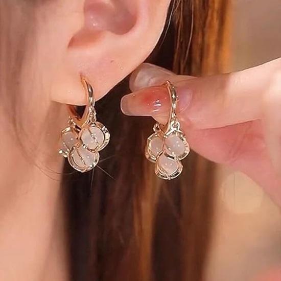 Los últimos y elegantes pendientes de cristal para mujeres y niñas.