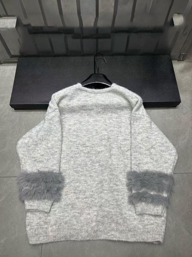Autumn/Winter 2025 V-Neck Knit Pullover with Fur Scarf - Loose, Versatile, Long Sleeve Style