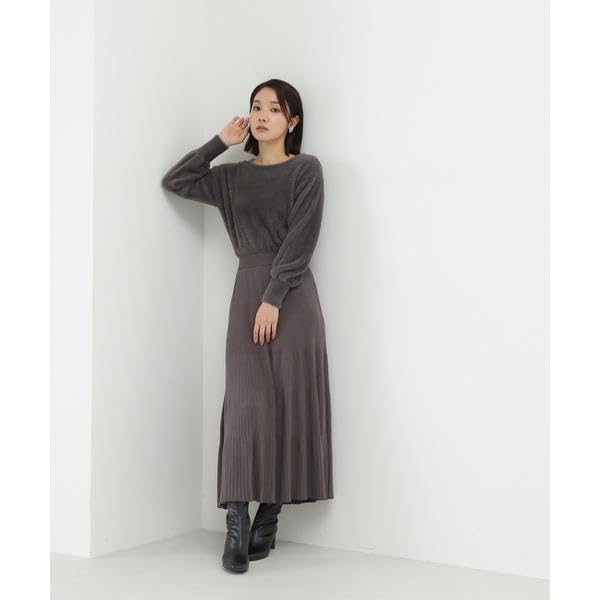 Fjäderdockningsstickad klänning