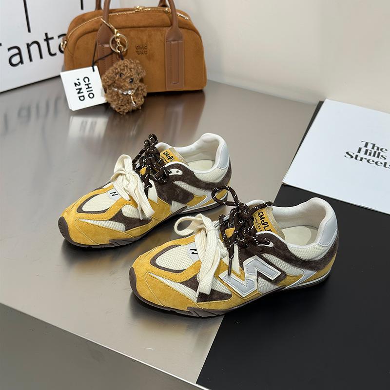 

Super soft sole inner height increase German training shoes women s spring 2025 new versatile pair of shoelaces show feet small sports Forrest Gump 35