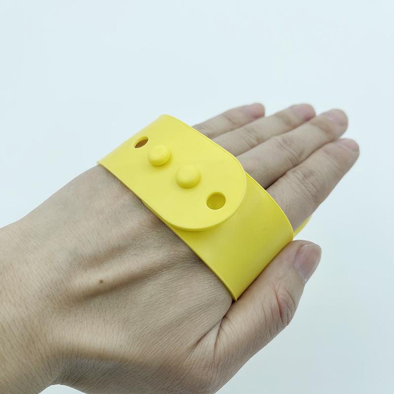 Pet Bathing Brush 1PC Cat and Dog Grooming Cleaning Massage Smooth Hair De-fluffing Comb Pet Grooming Supplies