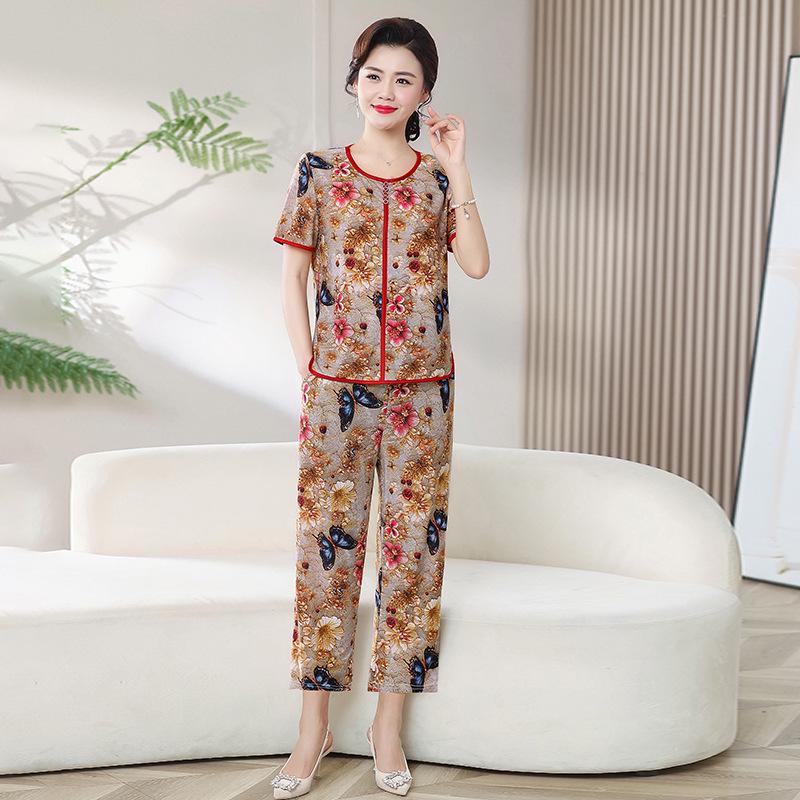 Mom's Summer Chic Short-Sleeve Top & Pants Set - Elegant Casual Two-Piece for Middle-aged and Elderly Women