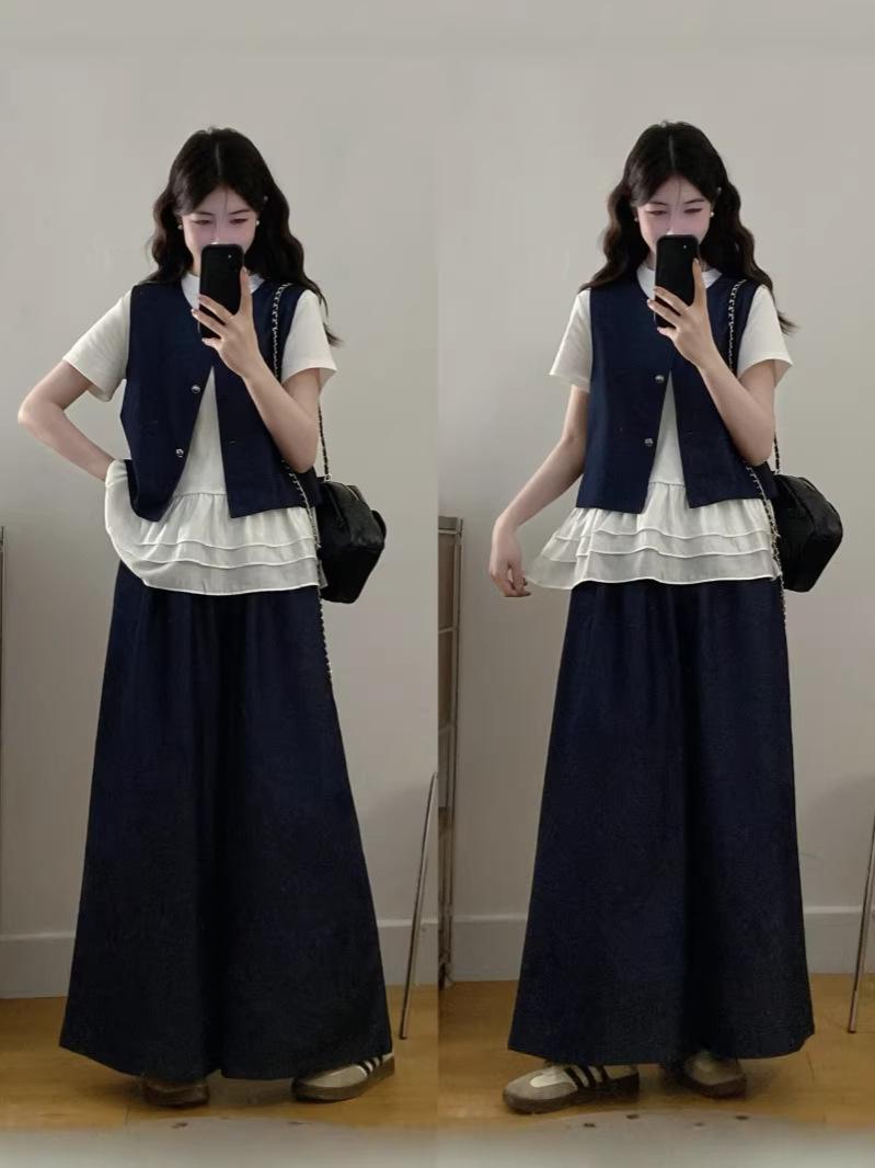 

Plus Size Women s Korean Style 3-Piece Set: Short-Sleeve T-Shirt, Vest & Wide-Leg Pants for Summer 2026 XXXL