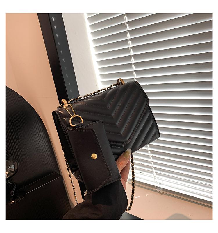 

Популярная в этом году женская сумка 2024 новая модная на плечо подмышку осенняя повседневная нишевый дизайн маленькая квадратная сумка чёрный