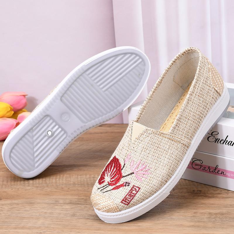 Old Beijing cloth shoes for women's summer middle-aged and old mother shoes, one pedal, shallow mouth embroidered shoes, light grandma shoes for women