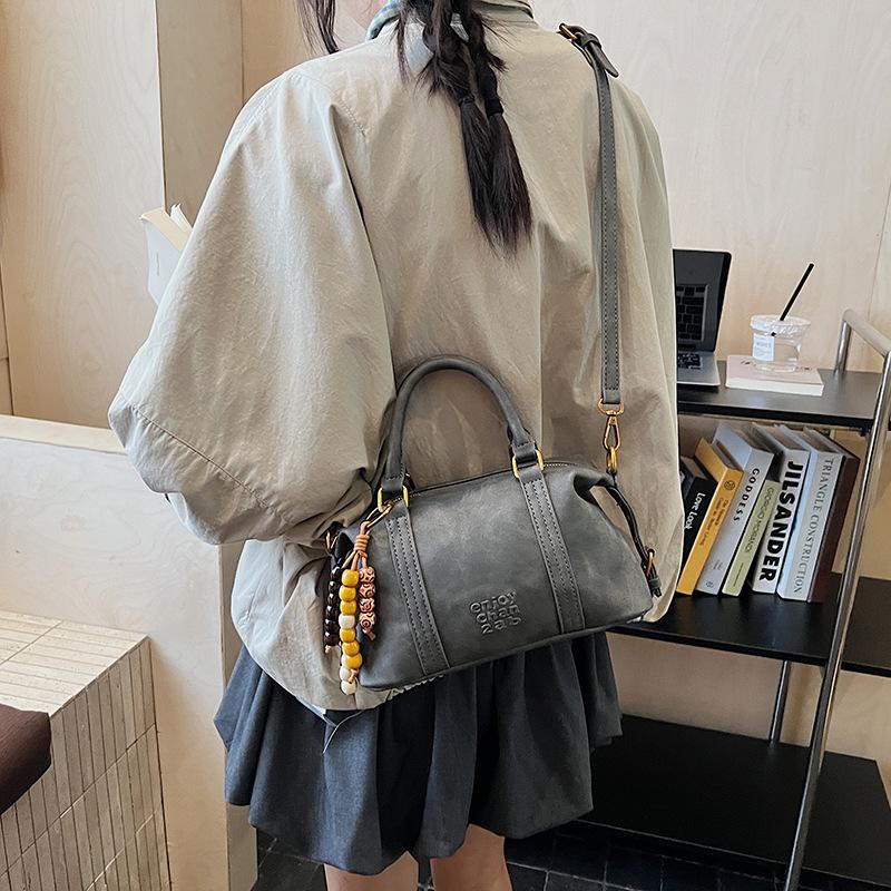 Premium retro small bag women's autumn and winter versatile messenger bag fashion portable pillow bag