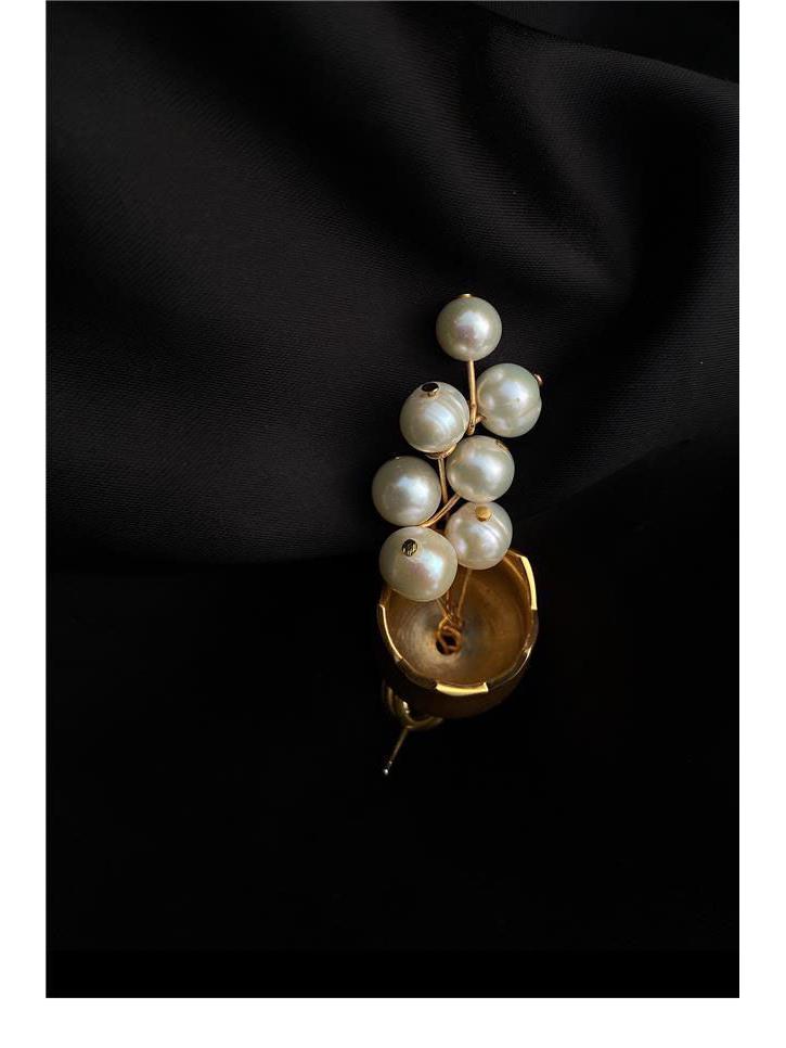 Blühende Perlen-Ohrhänger: Künstlerischer Designer-Stil