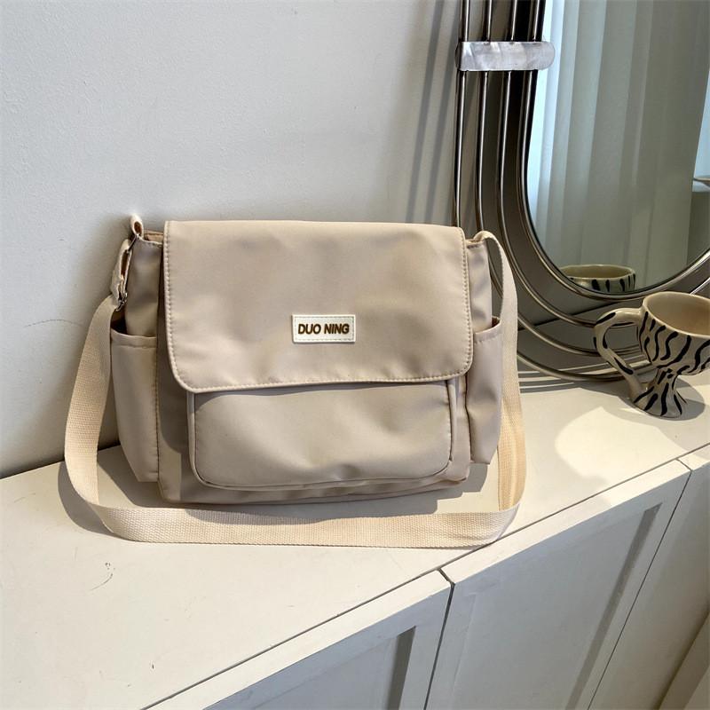 

Stylish Black And White Canvas Tote Bag For Women With Spacious Design And Chic Vintage Look білий