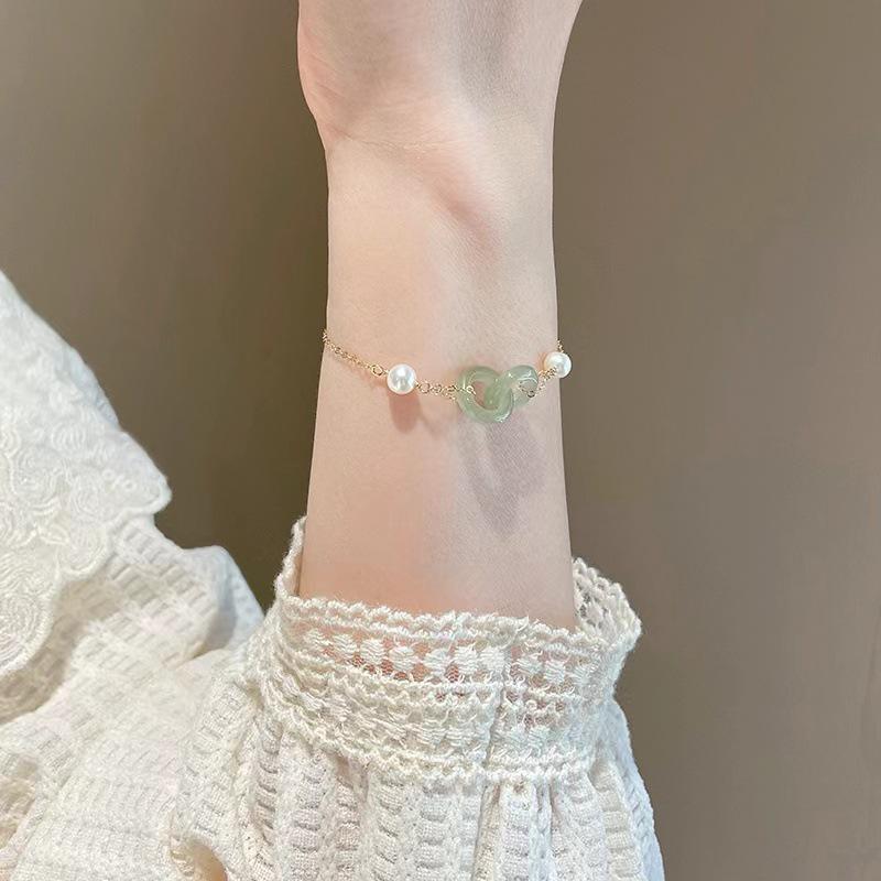 Women s Interlocking Pearl Ping An Knot Bracelet - Fresh, High-End, Retro-Style Light Luxury Hand Jewelry