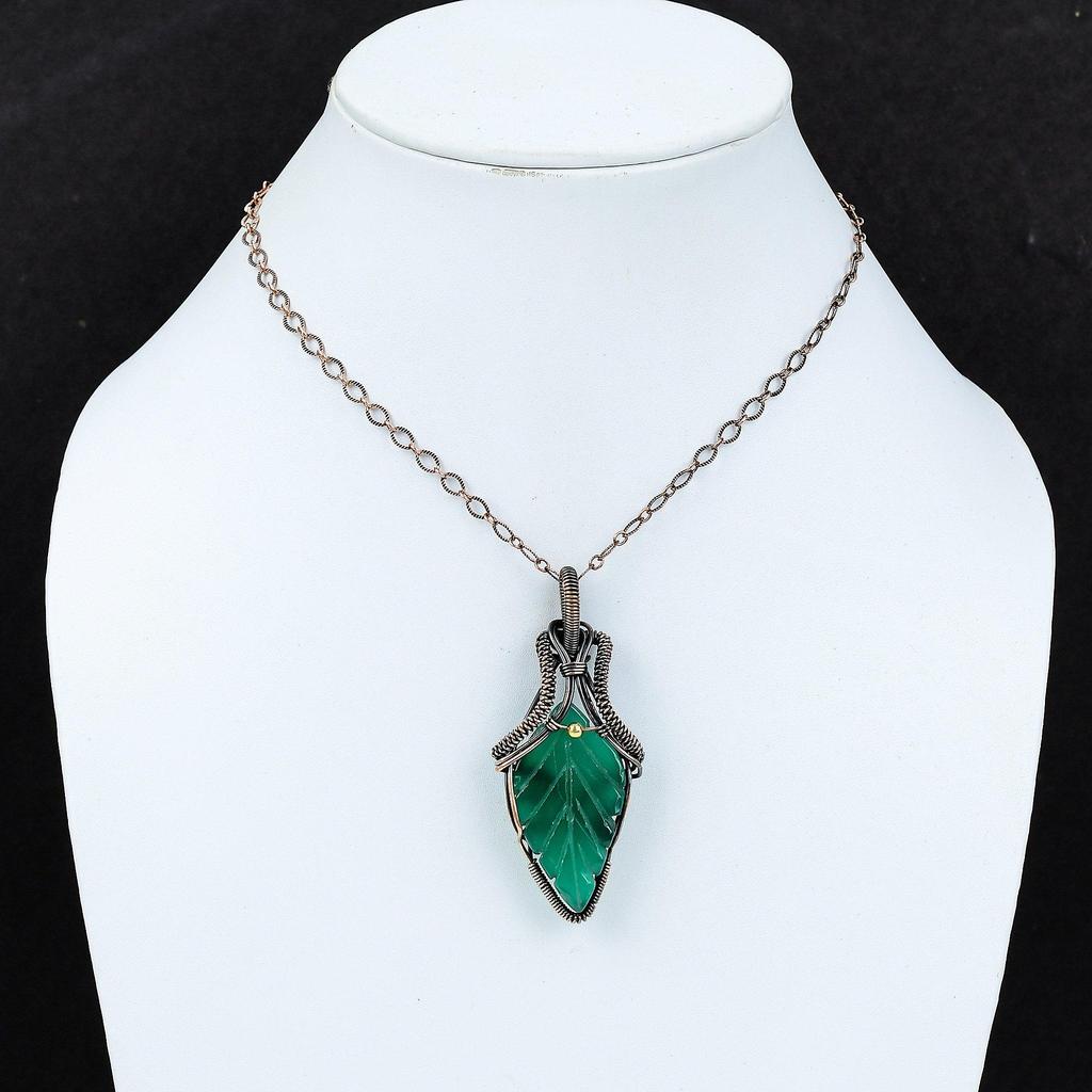 Geschnitzter, blattgrüner Onyx-Edelstein, reiner Kupferdraht, umwickelt, handgefertigter Anhänger-Schmuck