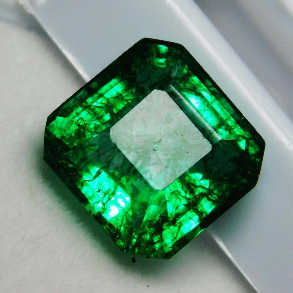 Natural Colombian Emerald Emerald Cut 9 Carat Green CERTIFIED Loose Gemstone A-3888a