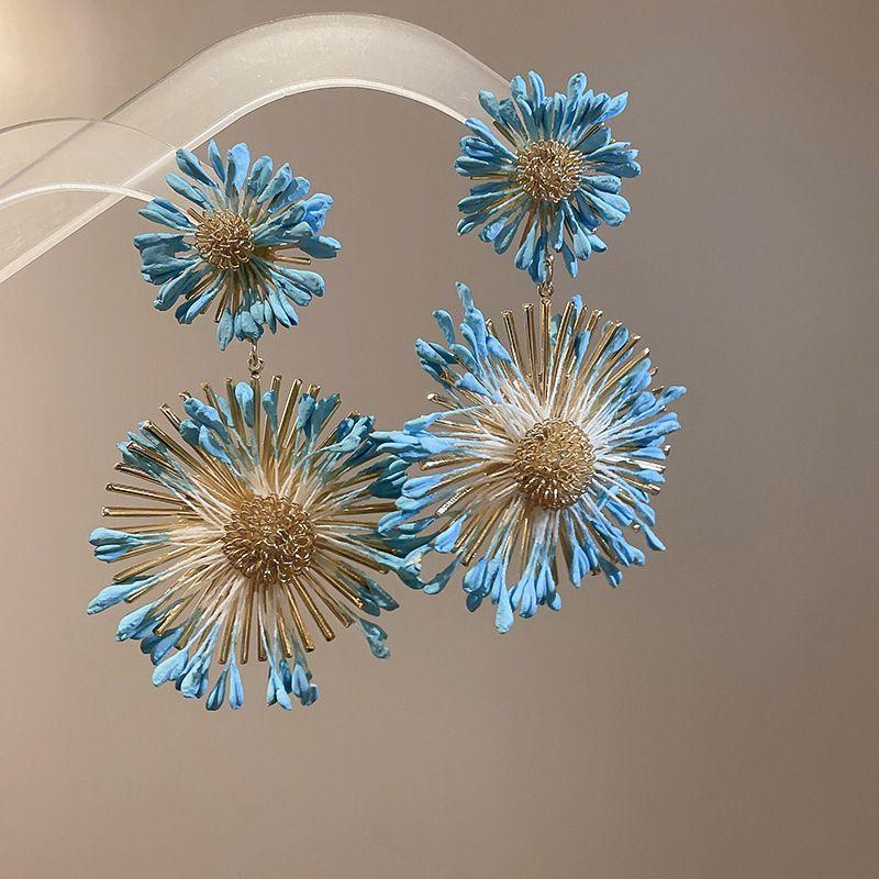 

Hawaii Afternoon ~ Vacation Style Blue SUNFLOWER Earrings Female Seaside Photograph Pieces Earrings Fancy Earrings Blue Style