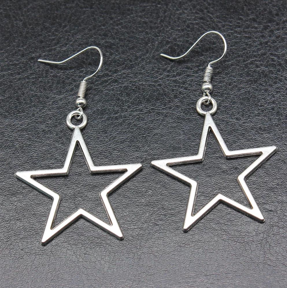 Retro Silver Hollow Star Pendant Necklace