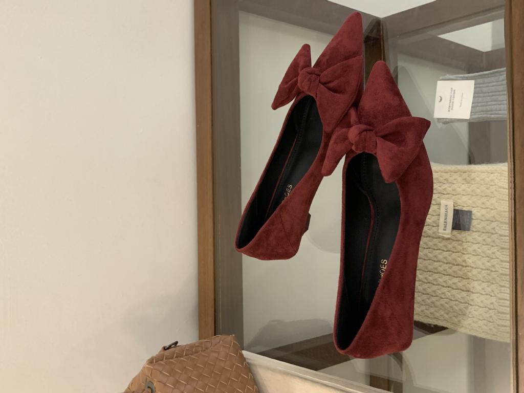 Pointed Suede Bow Retro Low-heeled Shoes Women's 2025 Autumn New Fashion Versatile Stiletto Commuter Shoes