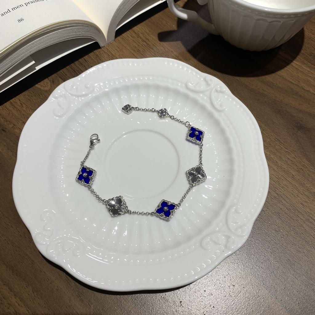 Buqi Latti Italienisch Gebürstet Mini Klein Vierblättriges Kleeblatt Fünfblättrig Laser Armband Damen Retro Hofstil