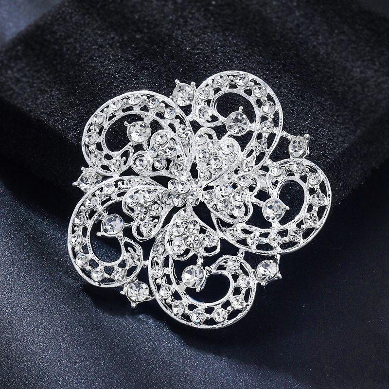 

Vintage European and American Rhinestone Flower Brooch for Women, Elegant and Luxurious, Suitable for Suits, Coats, and Jackets, Brooch Accessory Xd056-Silver, White Diamond