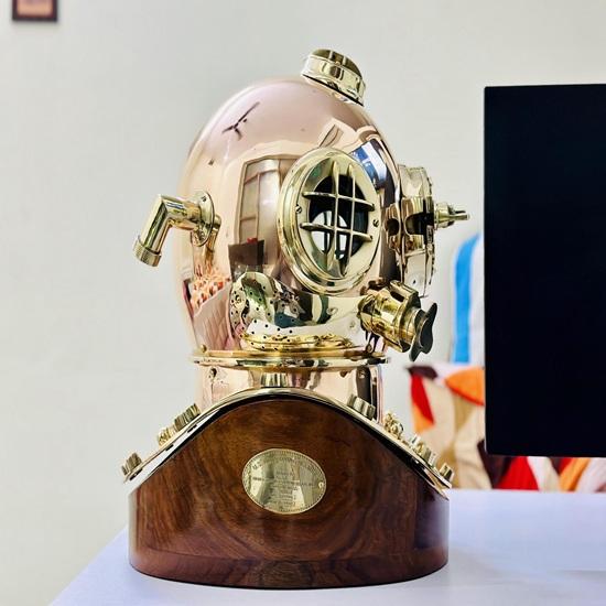 45.72 Cm Copper Brass Diving Helmet Mark V Deep Sea Scuba Divers Helmet With Wooden Base Decorative