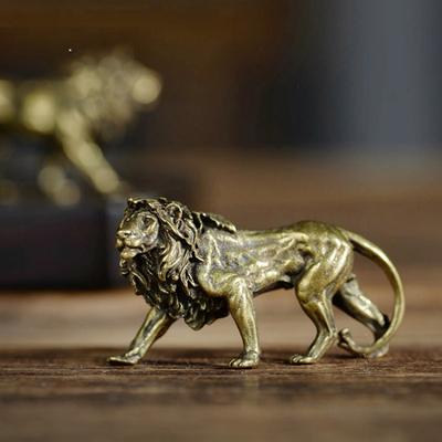 Mini Retro Pirinç Aslan Kral Figürü Metal Erkek Aslan Küçük Süs Hayvan Heykeli El Sanatları Çay Evcil Hayvanı Ofis Ev Masa Dekorasyonu